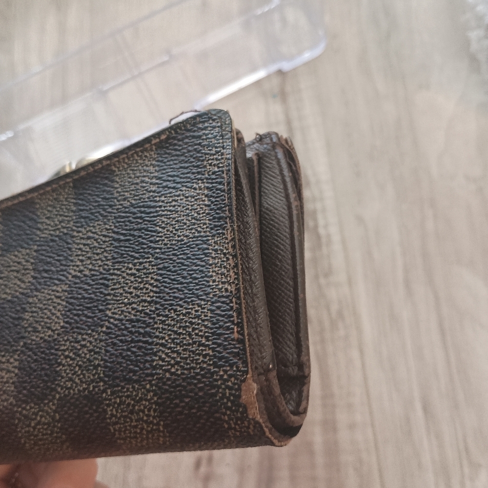 Authentic Louis Vuitton Damier kisslock women’s wallet w/ COA - Picture 6 of 14